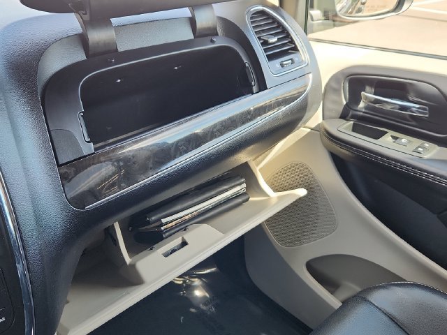 Used 2013 Chrysler Town & Country Touring FWD image 47
