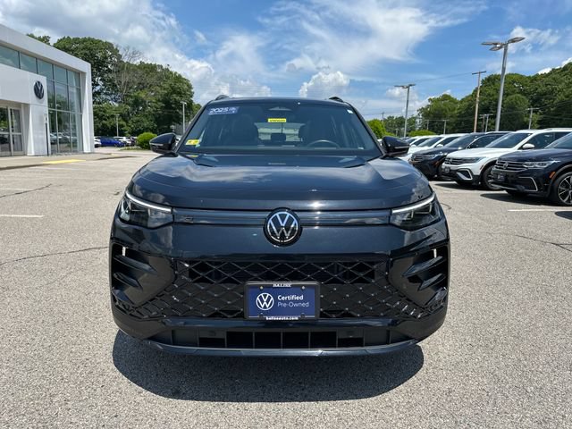 Certified 2025 Volkswagen Tiguan SE R-Line AWD/4WD image 2