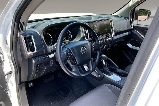 Used 2025 Nissan Frontier SV RWD image 18