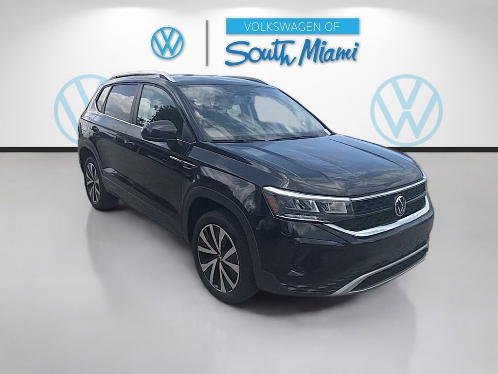 Used 2022 Volkswagen Taos SE FWD image 1