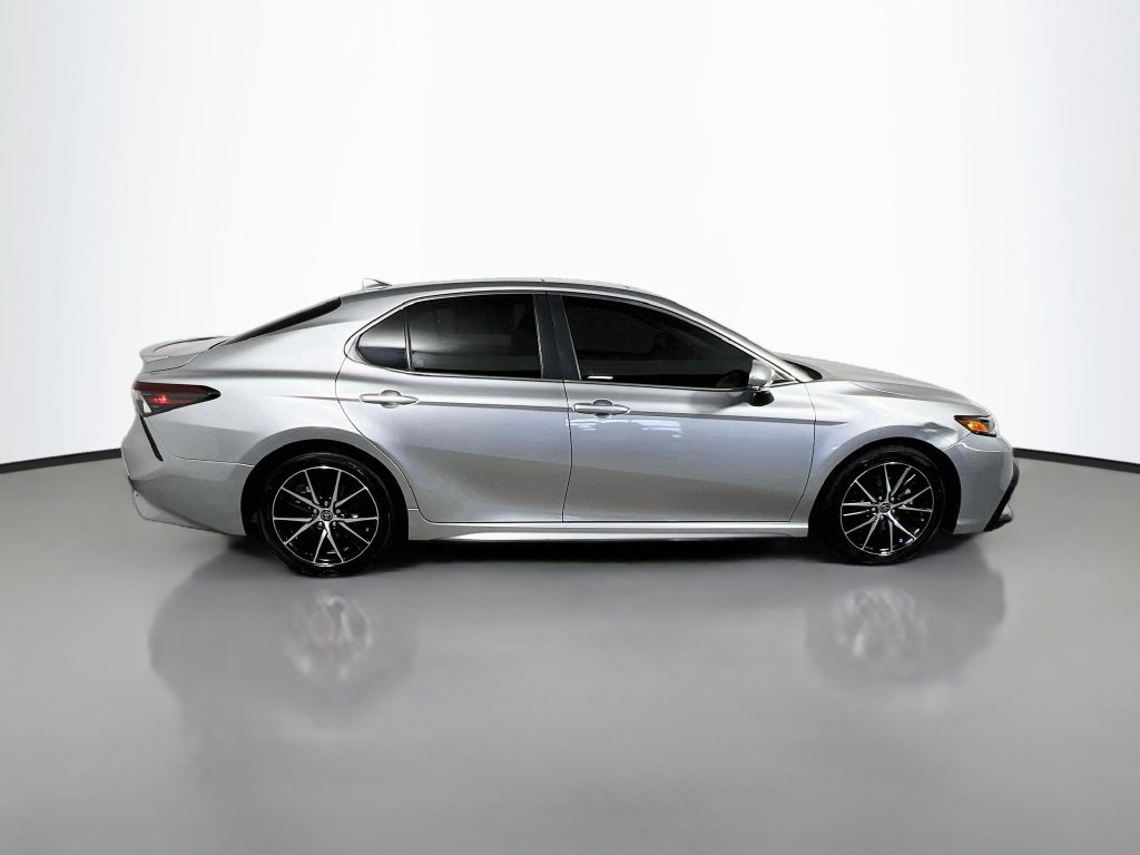 Used 2022 Toyota Camry SE w/ Audio Upgrade Package FWD image 2