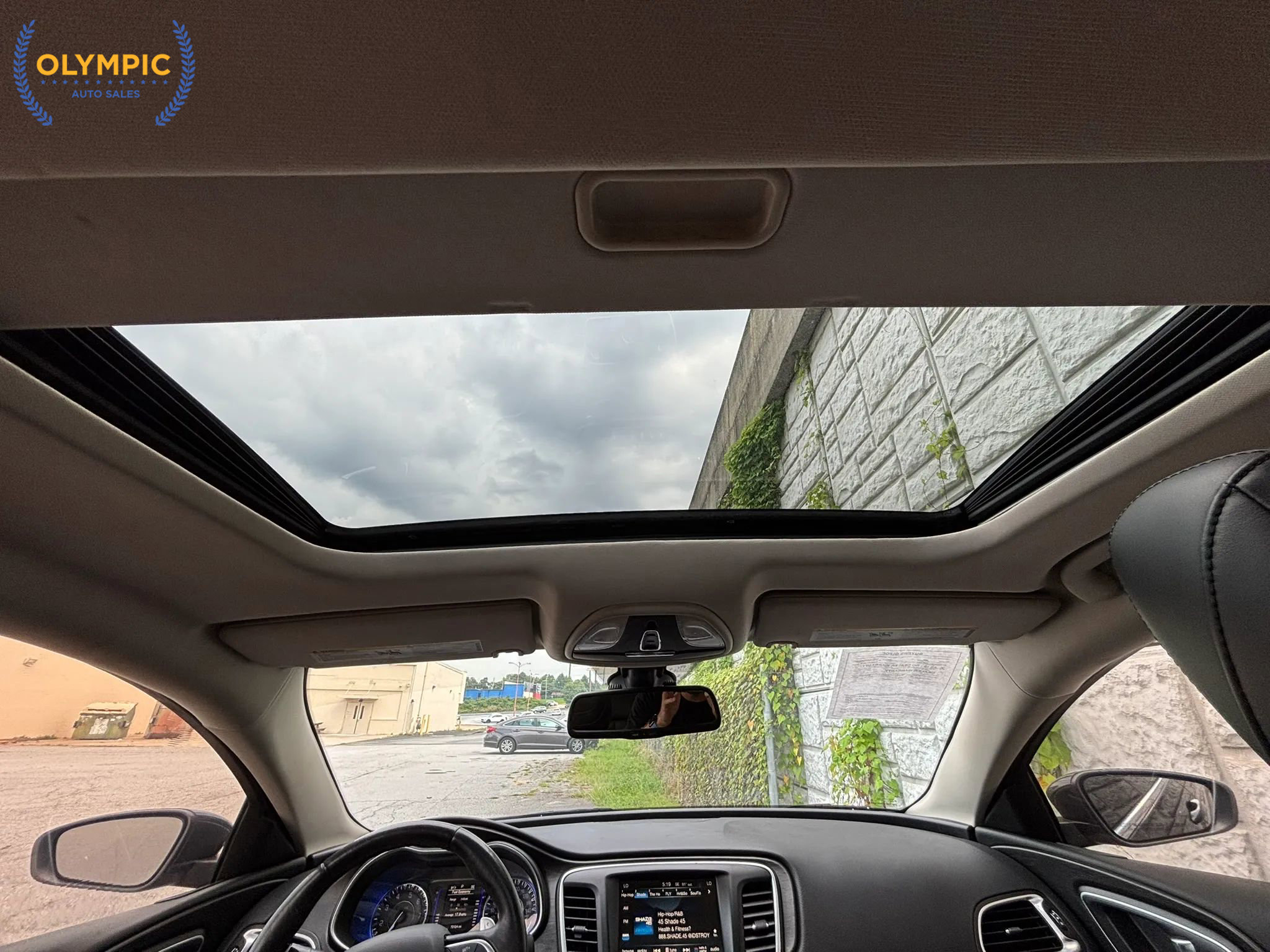 Used 2017 Chrysler 200 Limited Platinum w/ Comfort & Convenience Group image 35