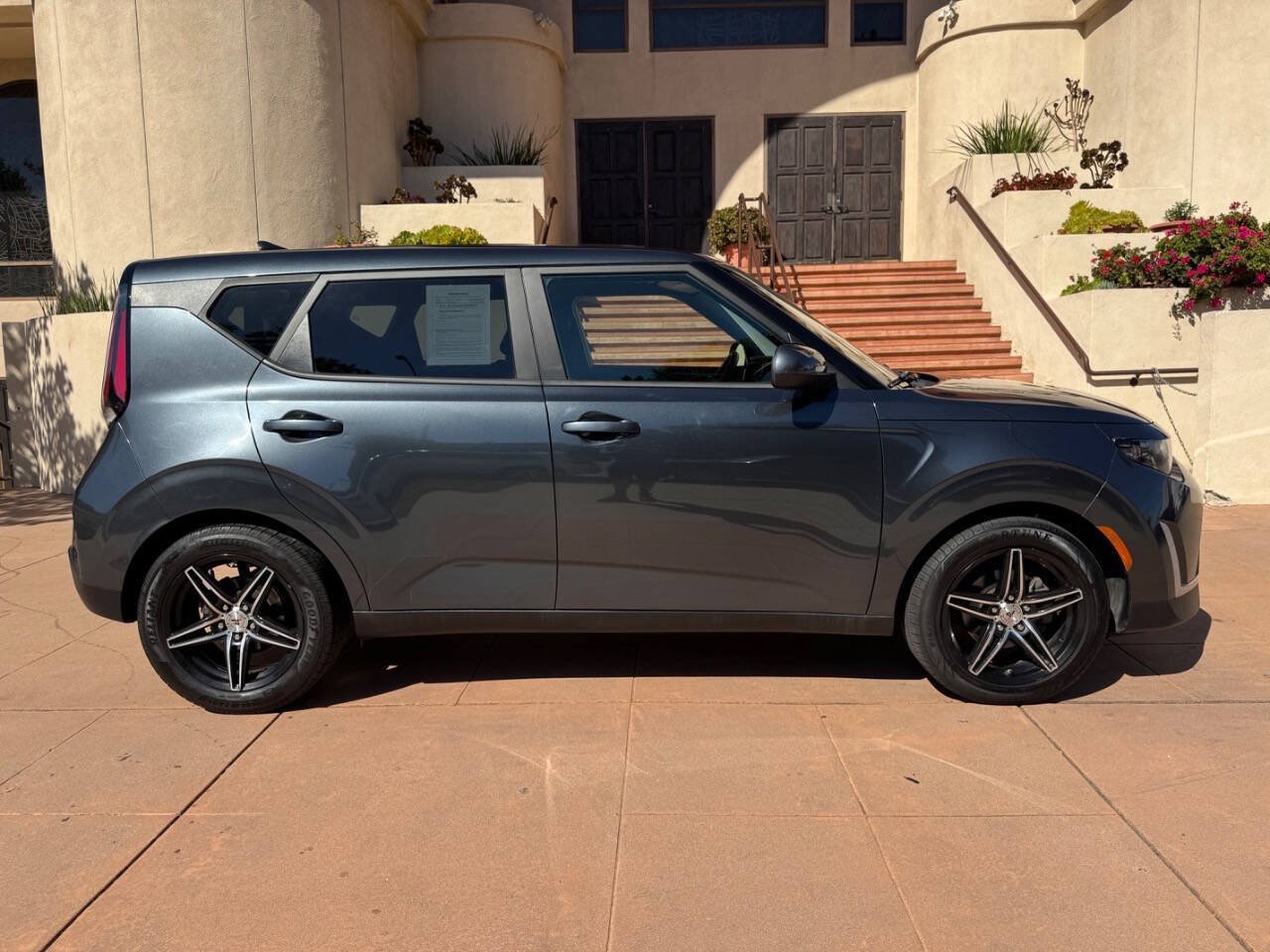 Used 2023 Kia Soul LX FWD image 8