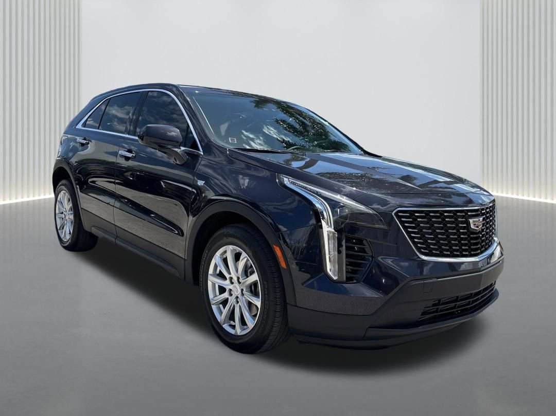 Used 2023 Cadillac XT4 Luxury w/ Driver Awareness Package FWD image 3