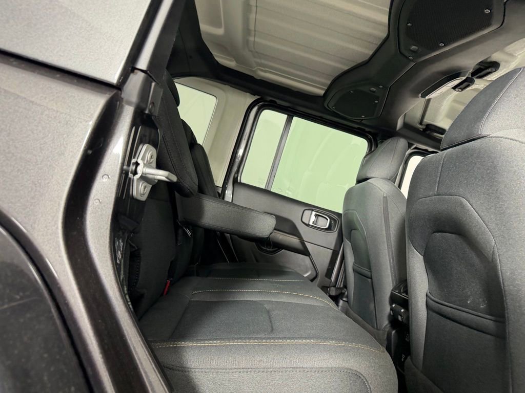 Used 2025 Jeep Wrangler Unlimited Sahara image 24