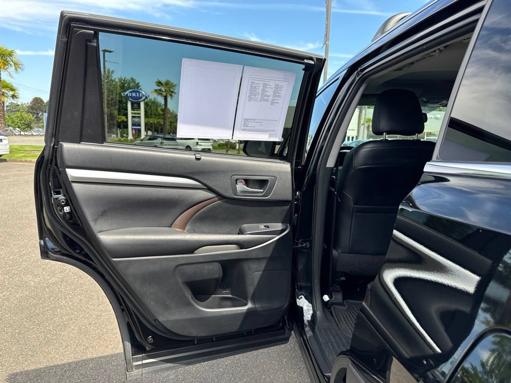 Used 2015 Toyota Highlander XLE AWD/4WD image 15