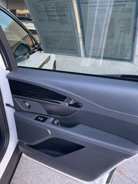 Used 2024 Lincoln Nautilus Reserve w/ Equipment Group 202A image 10