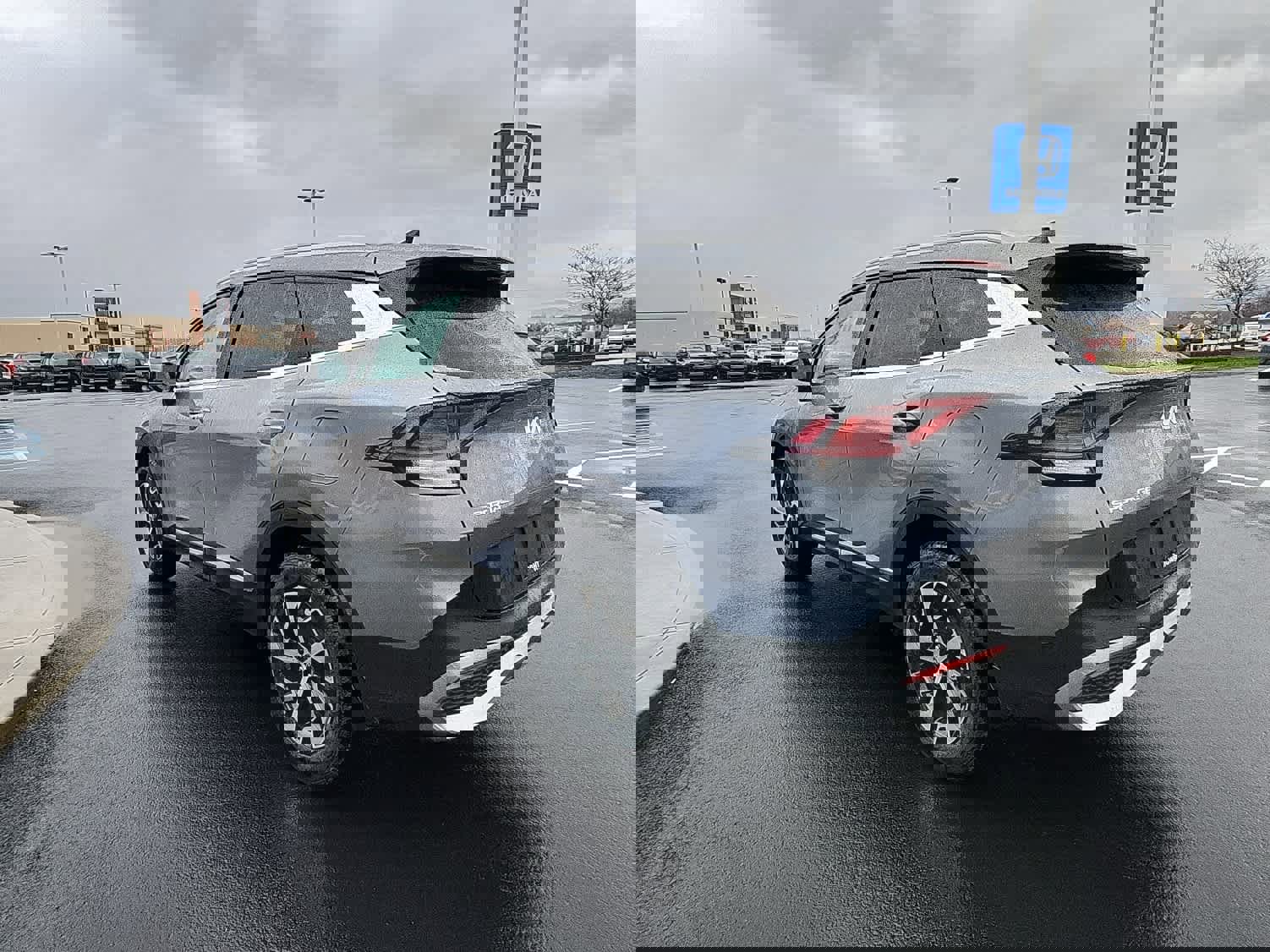 Used 2023 Kia Sportage EX image 4