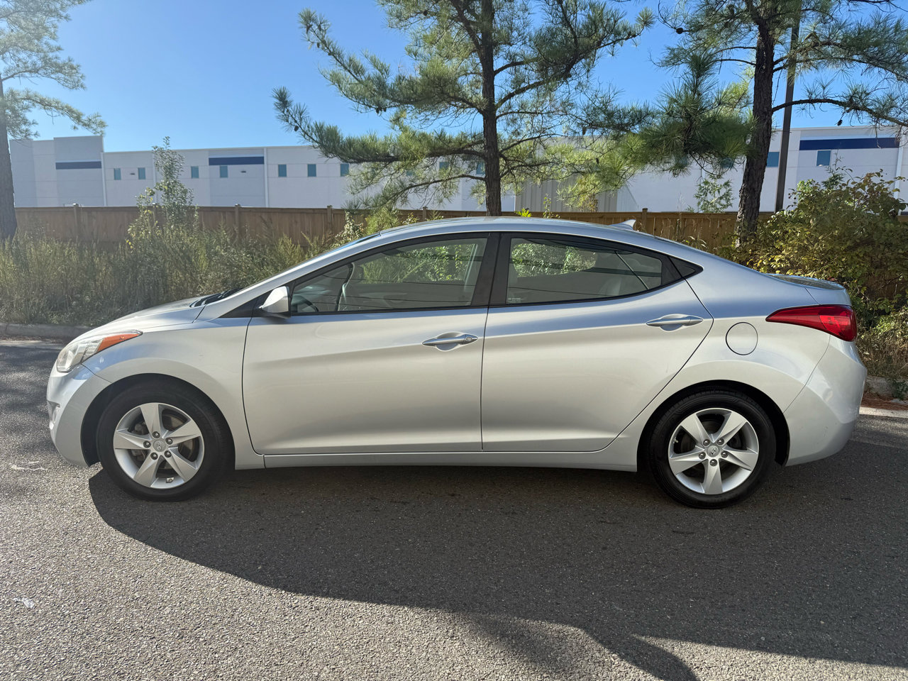Used 2013 Hyundai Elantra GLS w/ Preferred Pkg image 8