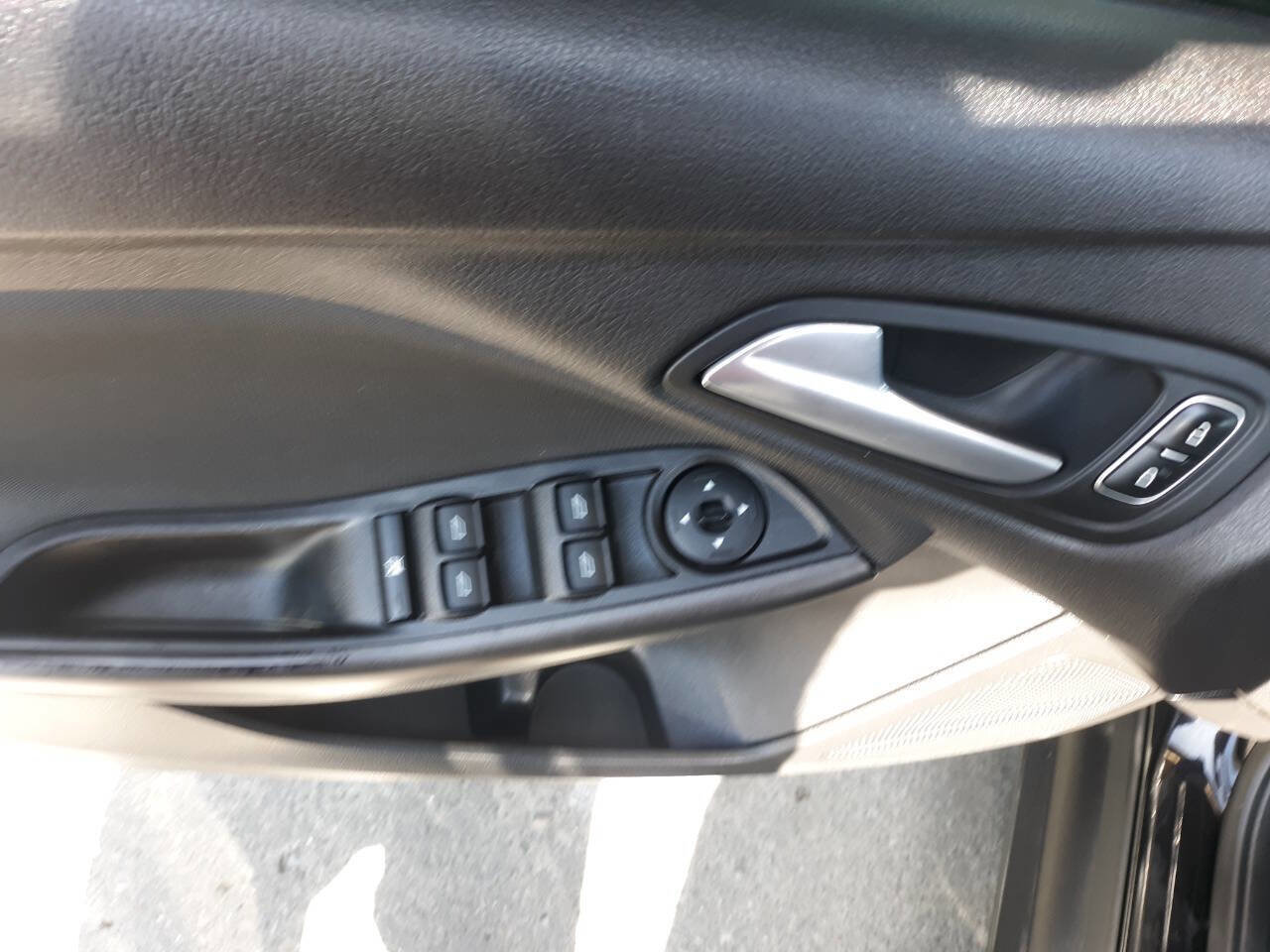 Used 2018 Ford Focus SEL image 18