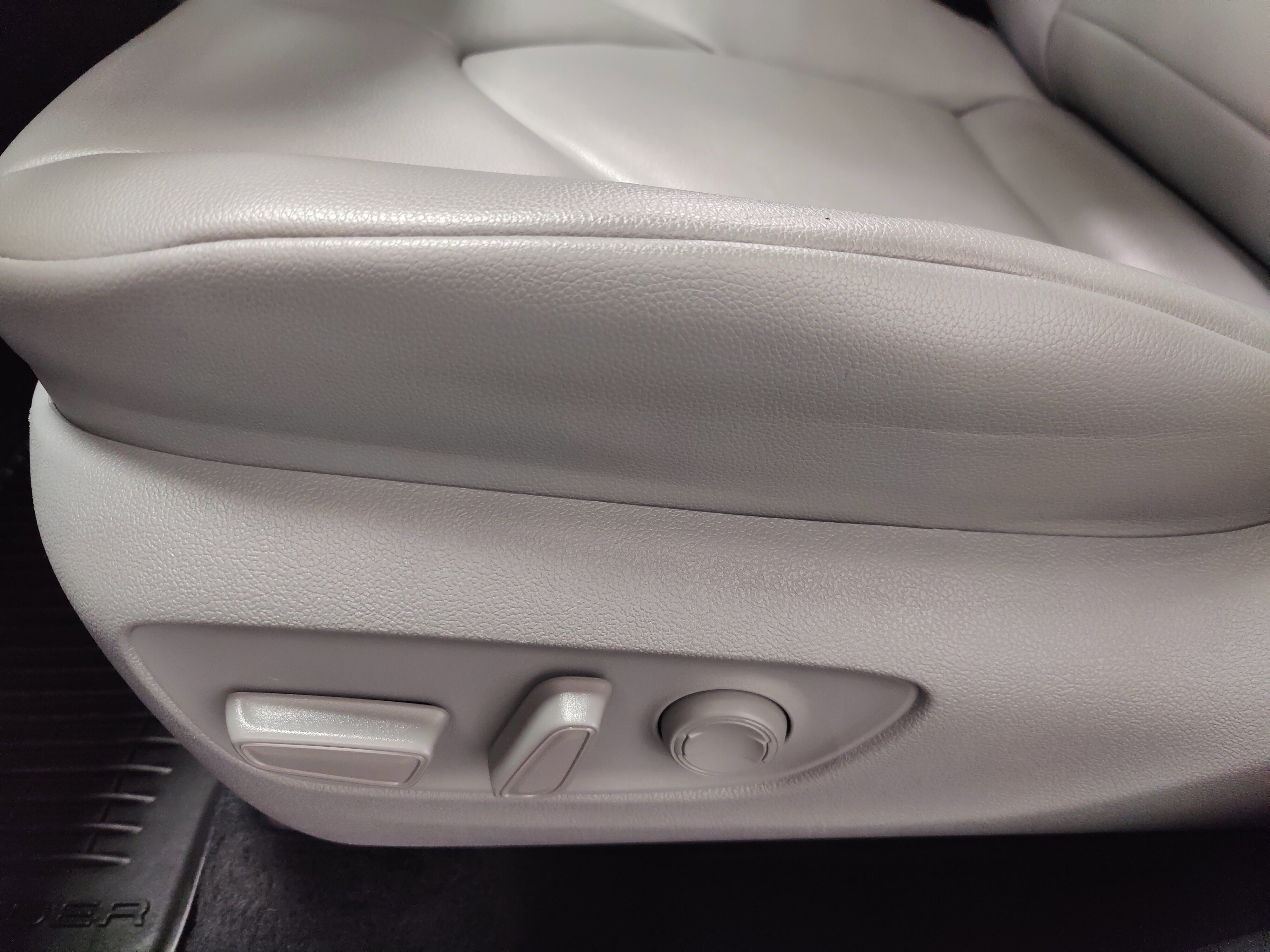 Used 2022 Toyota Highlander XLE image 18