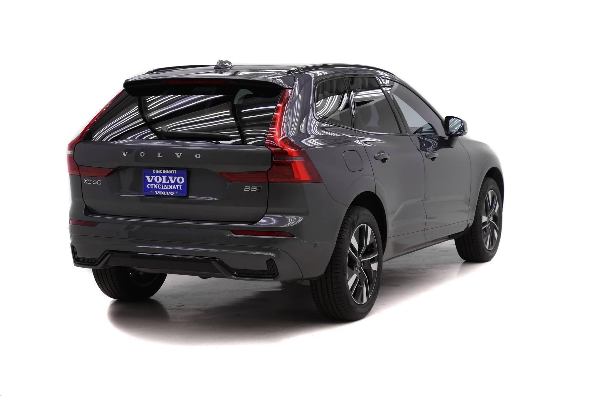 New 2026 Volvo XC60 B5 Plus w/ Climate Package image 4