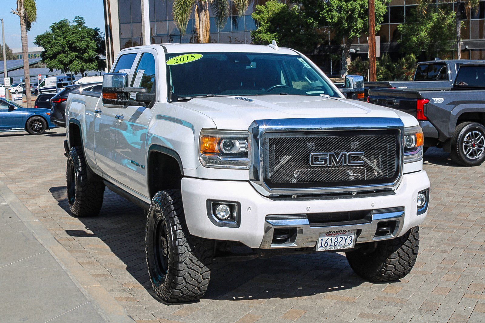 Used 2015 GMC Sierra 2500 Denali w/ Duramax Plus Package AWD/4WD image 3