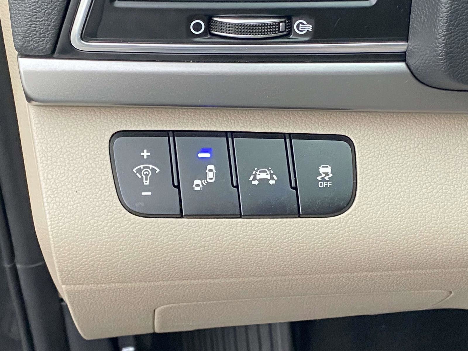 Used 2017 Hyundai Elantra Limited w/ Limited Ultimate Package 05 image 18