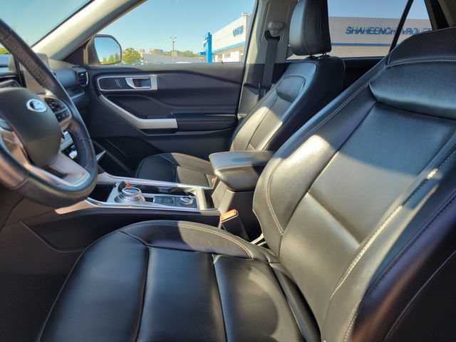 Used 2021 Ford Explorer XLT w/ Equipment Group 202A AWD/4WD image 9