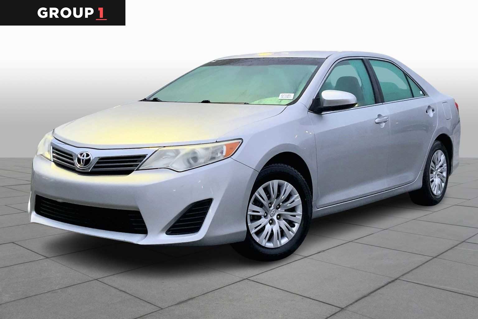 Used 2014 Toyota Camry L image 1
