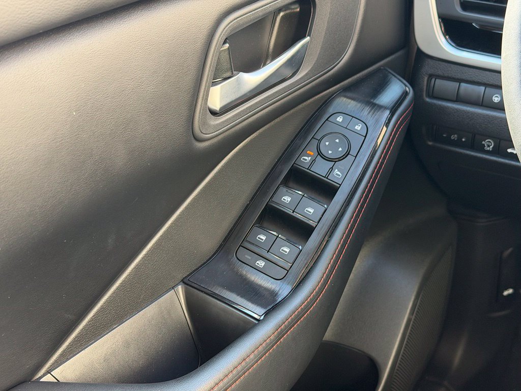 Used 2026 Nissan Rogue SV AWD/4WD image 8