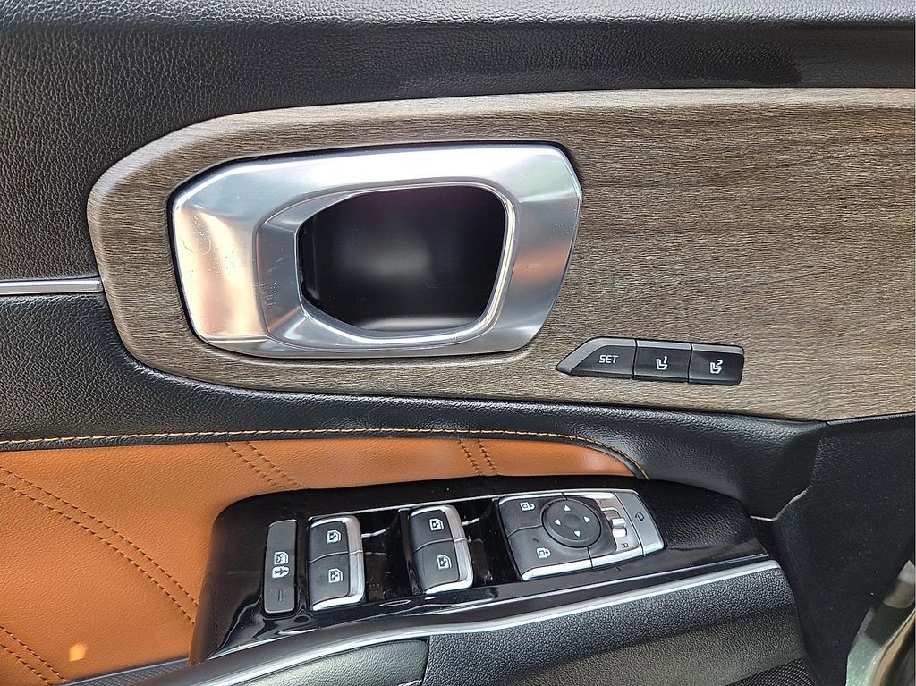 Used 2023 Kia Sorento SX Prestige image 17