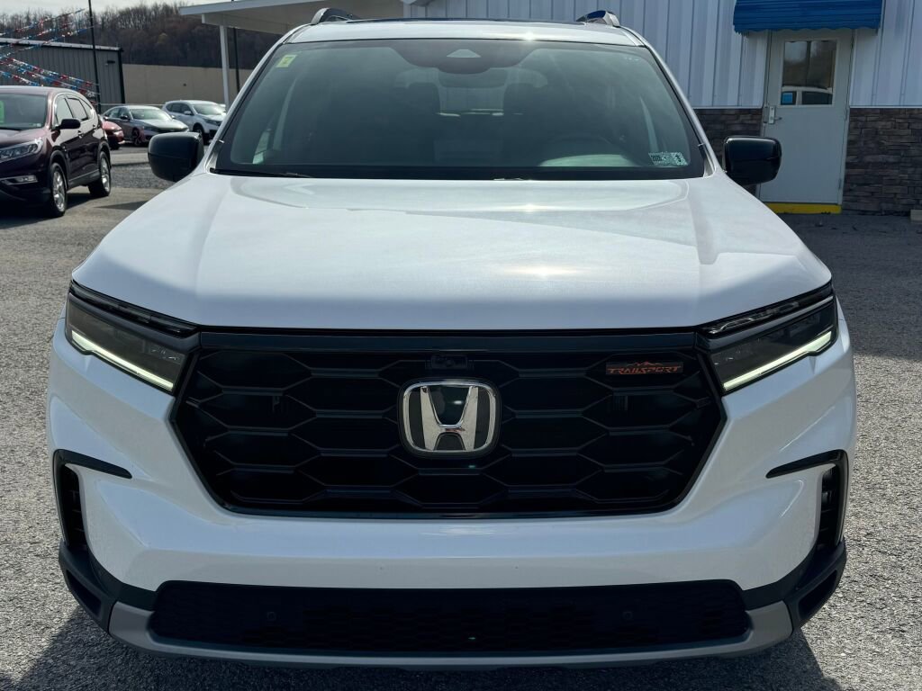 Used 2025 Honda Pilot TrailSport image 2