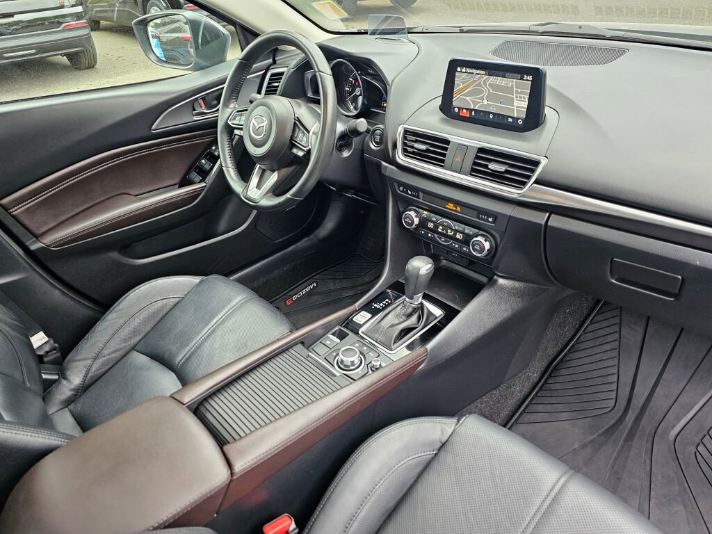 Used 2018 MAZDA MAZDA3 Grand Touring w/ Premium Equipment Package FWD image 30