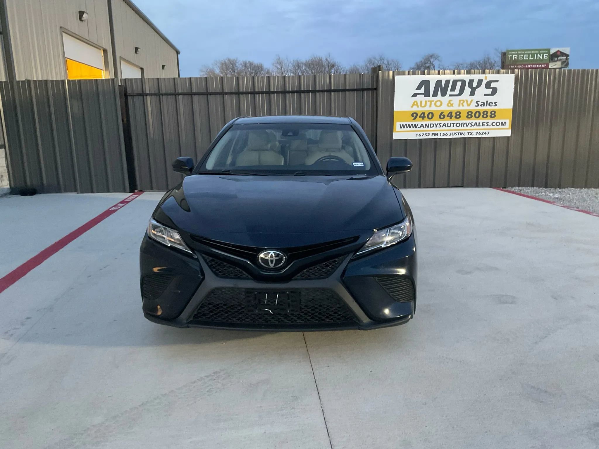 Used 2019 Toyota Camry SE image 1