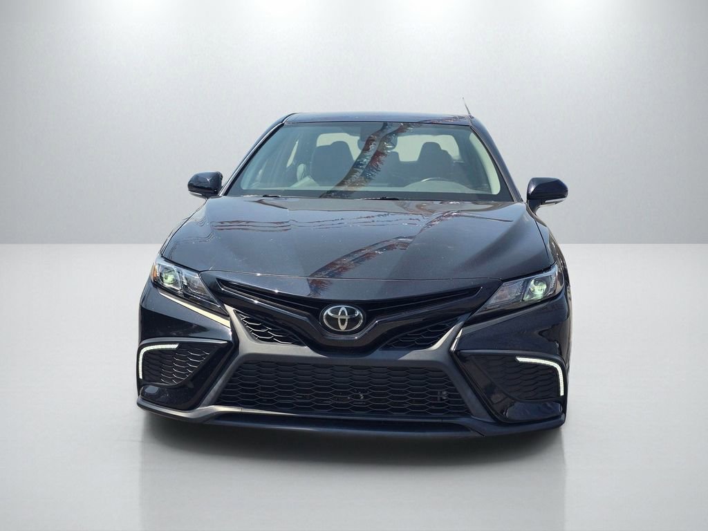 Used 2022 Toyota Camry SE FWD image 2