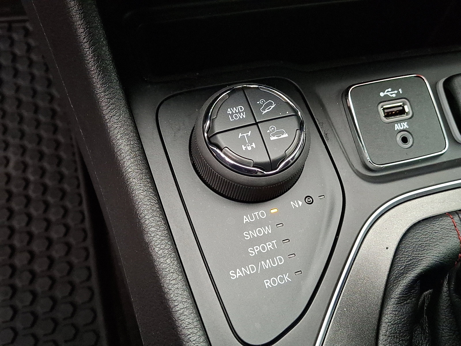 Certified 2020 Jeep Cherokee Trailhawk w/ Cold Weather Group image 24