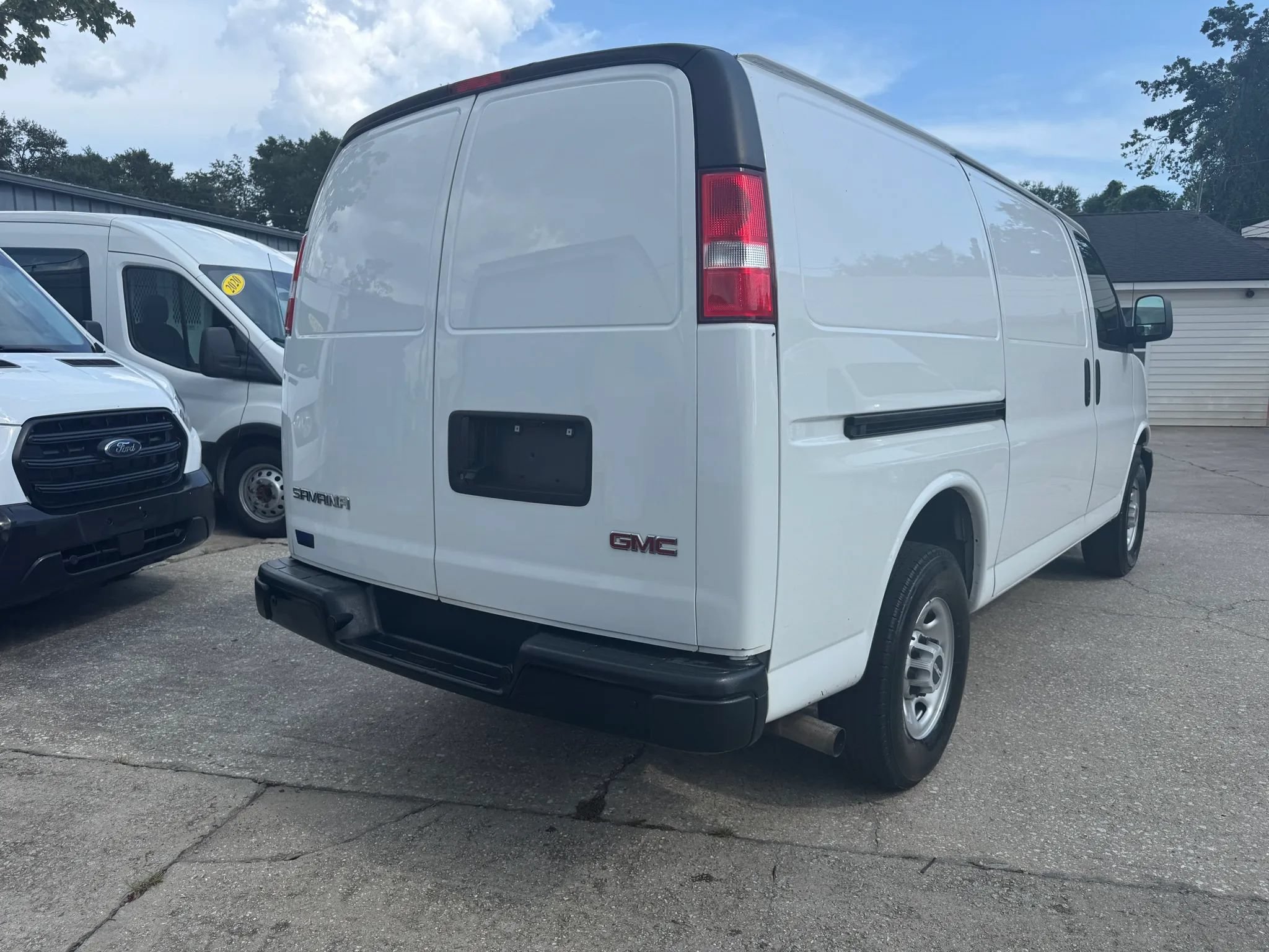 Used 2023 GMC Savana 3500 w/ Driver Convenience Package RWD image 10