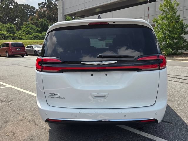 Used 2024 Chrysler Pacifica Touring-L FWD image 7
