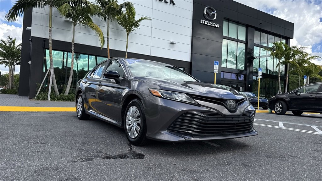 Used 2018 Toyota Camry L image 31