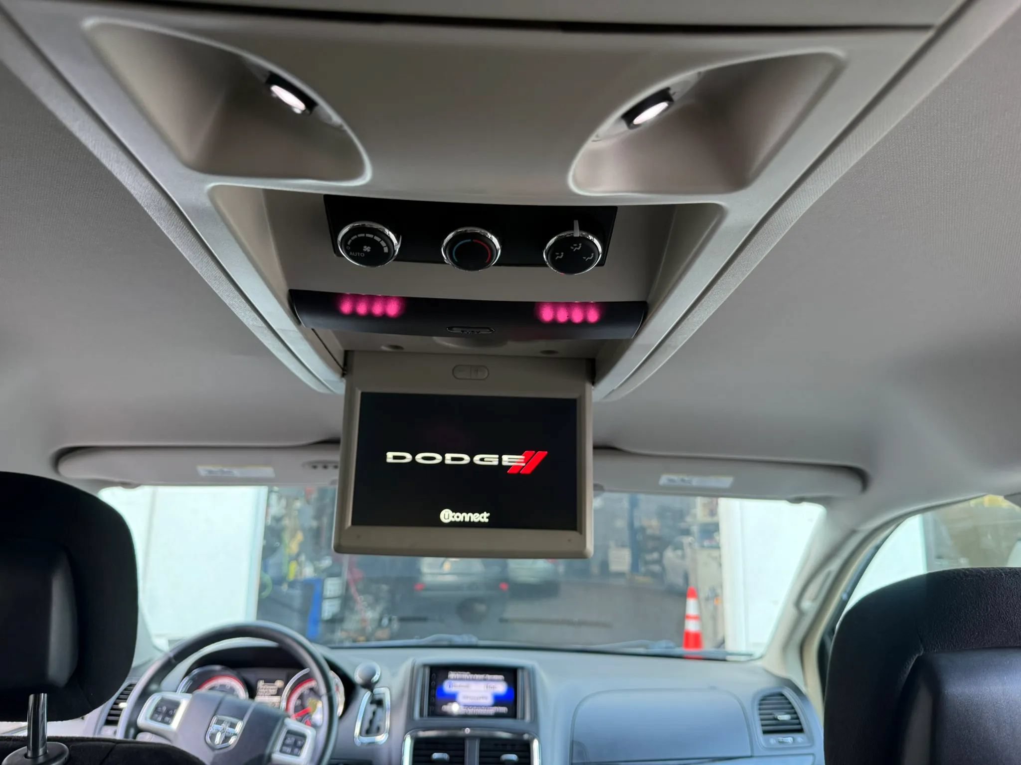 Used 2013 Dodge Grand Caravan Crew w/ Safety Sphere Group FWD image 26