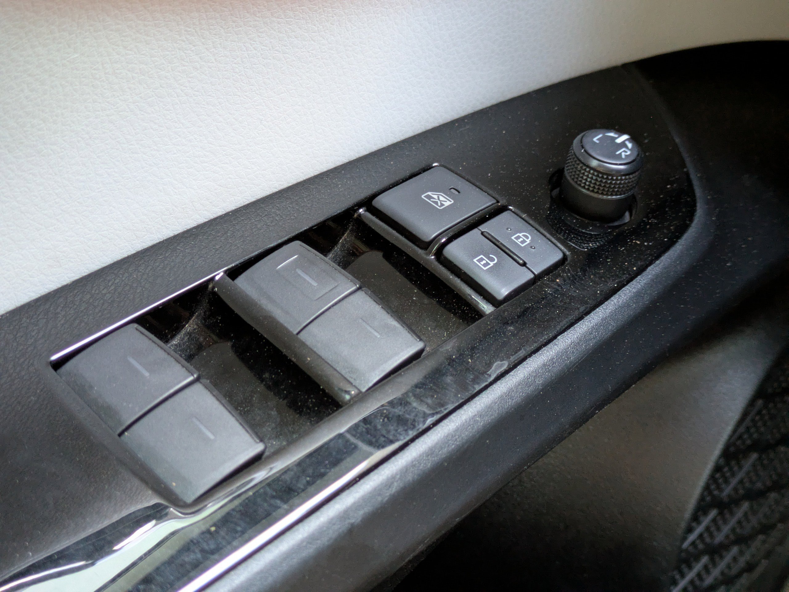 Used 2020 Toyota Prius LE image 24