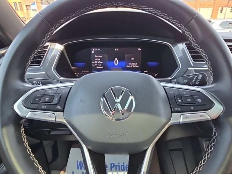 Used 2022 Volkswagen Tiguan SE w/ Panoramic Sunroof Package AWD/4WD image 26