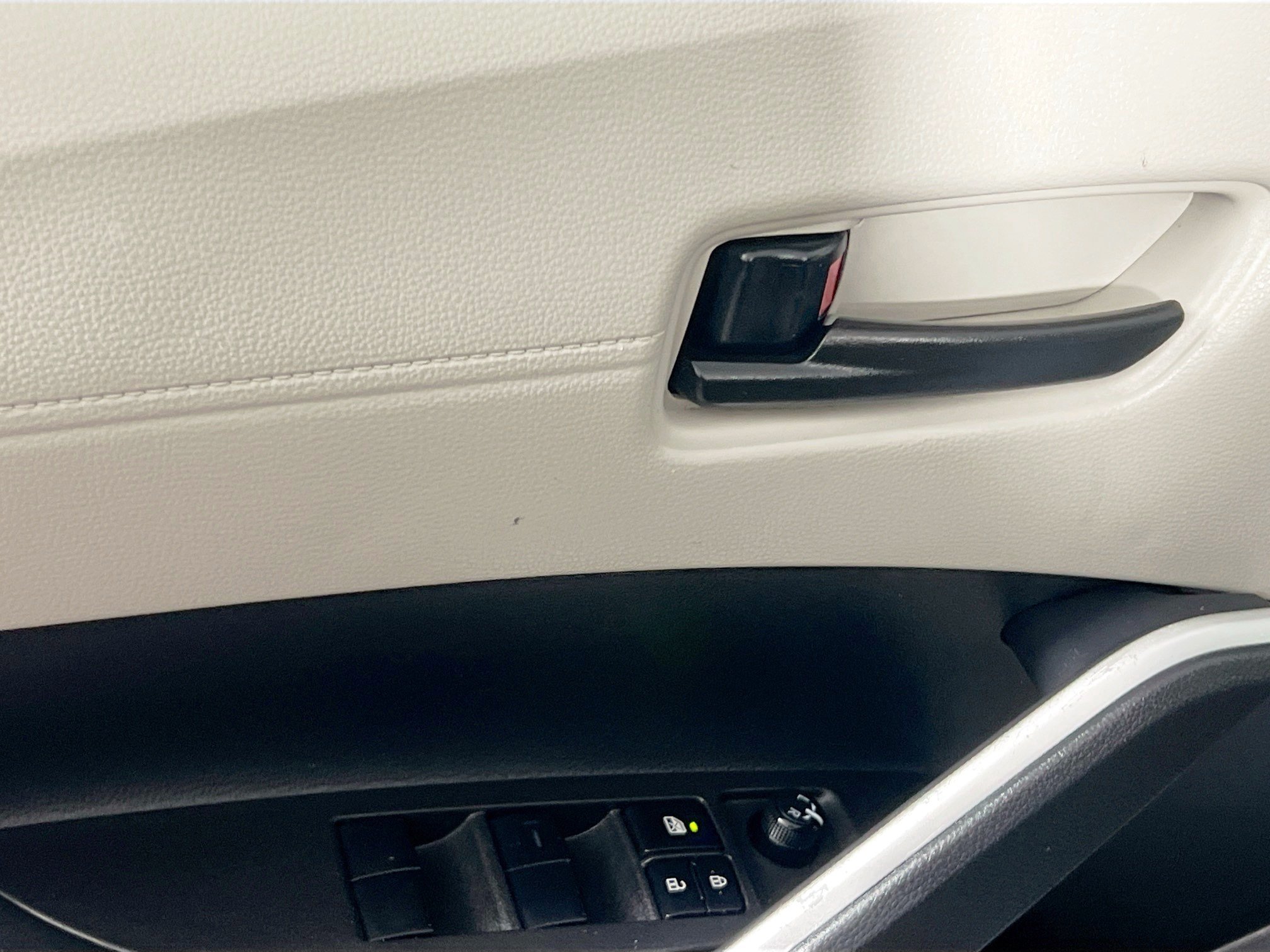 Used 2025 Toyota Corolla Cross L FWD image 16