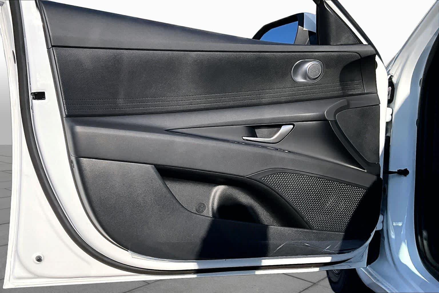 New 2026 Hyundai Elantra SE FWD image 13