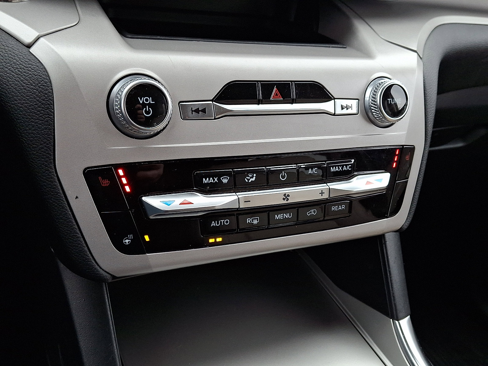 Certified 2023 Ford Explorer XLT w/ Equipment Group 202A image 19