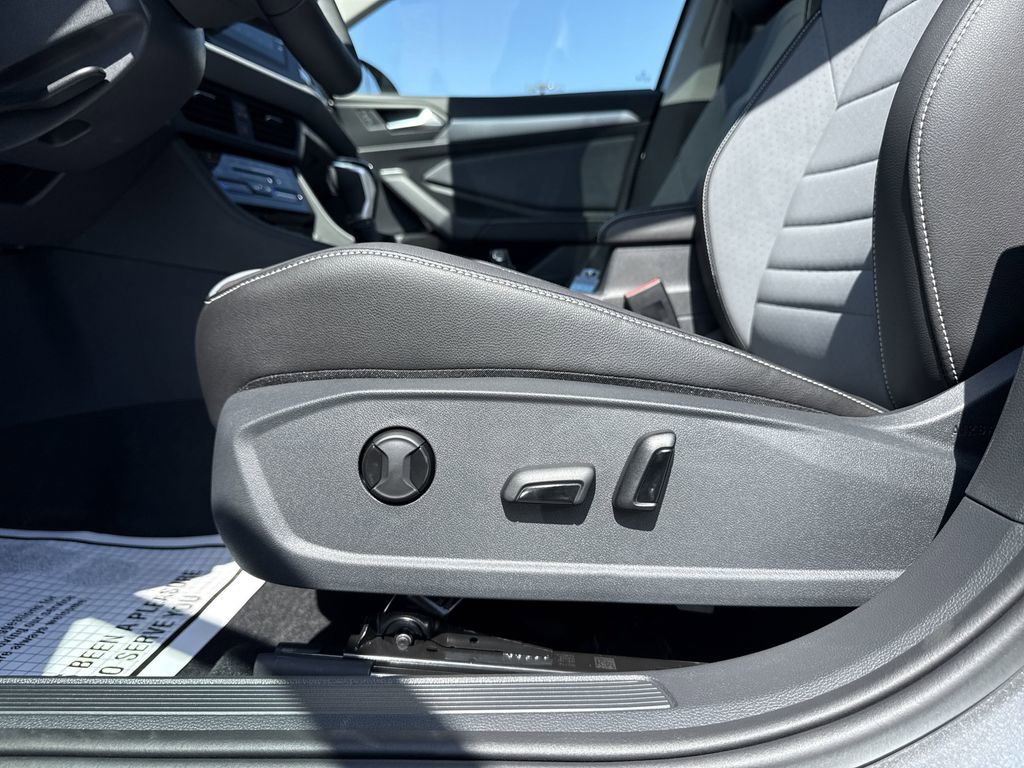New 2025 Volkswagen Jetta SE image 22