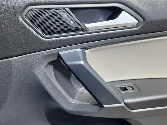 Used 2020 Volkswagen Tiguan SE w/ 3rd Row Seat Package AWD/4WD image 15