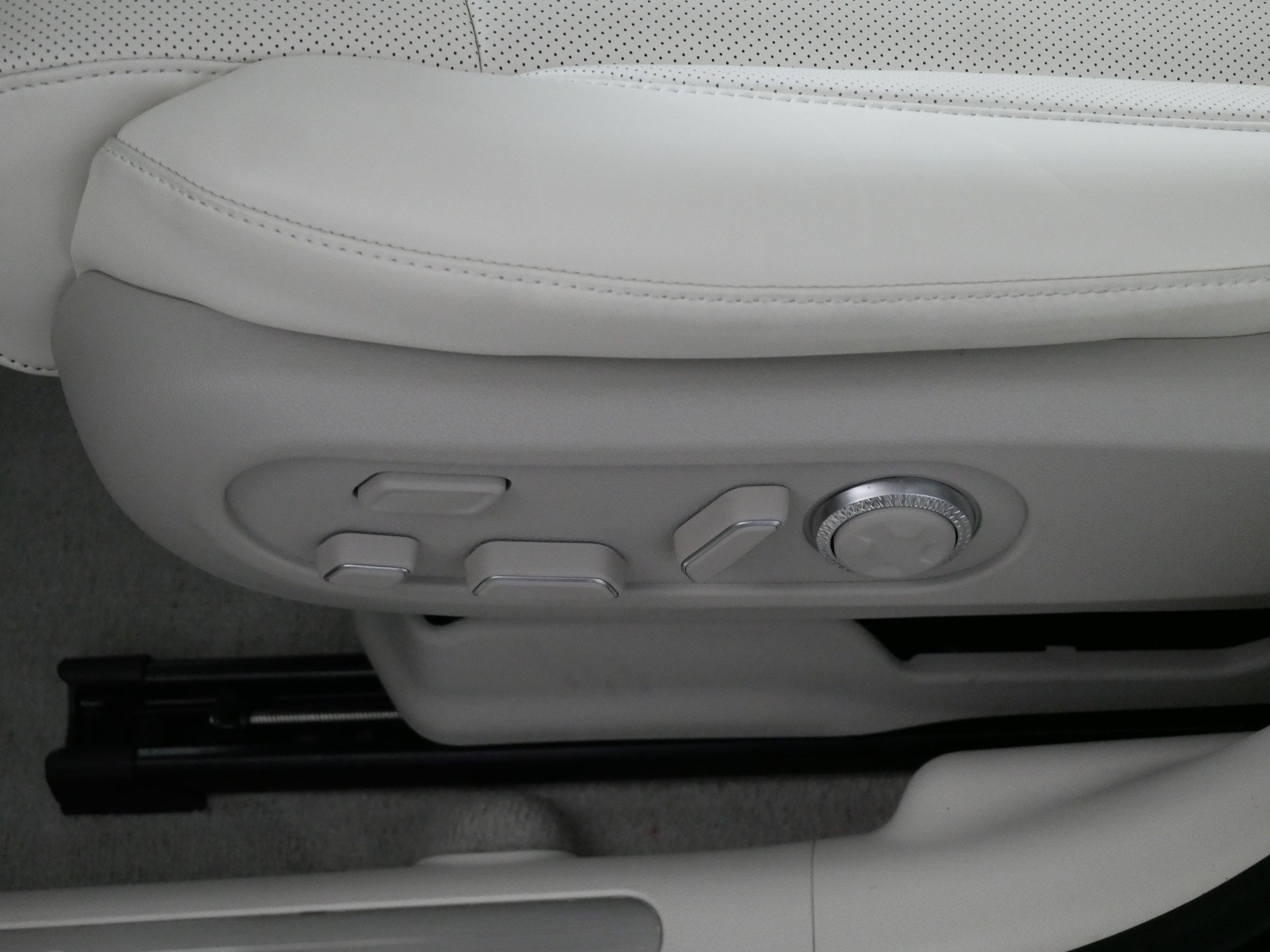 Certified 2025 Genesis GV60 Advanced AWD/4WD image 20