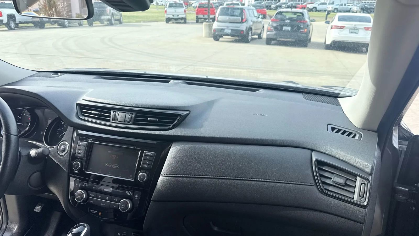 Used 2020 Nissan Rogue SV image 29