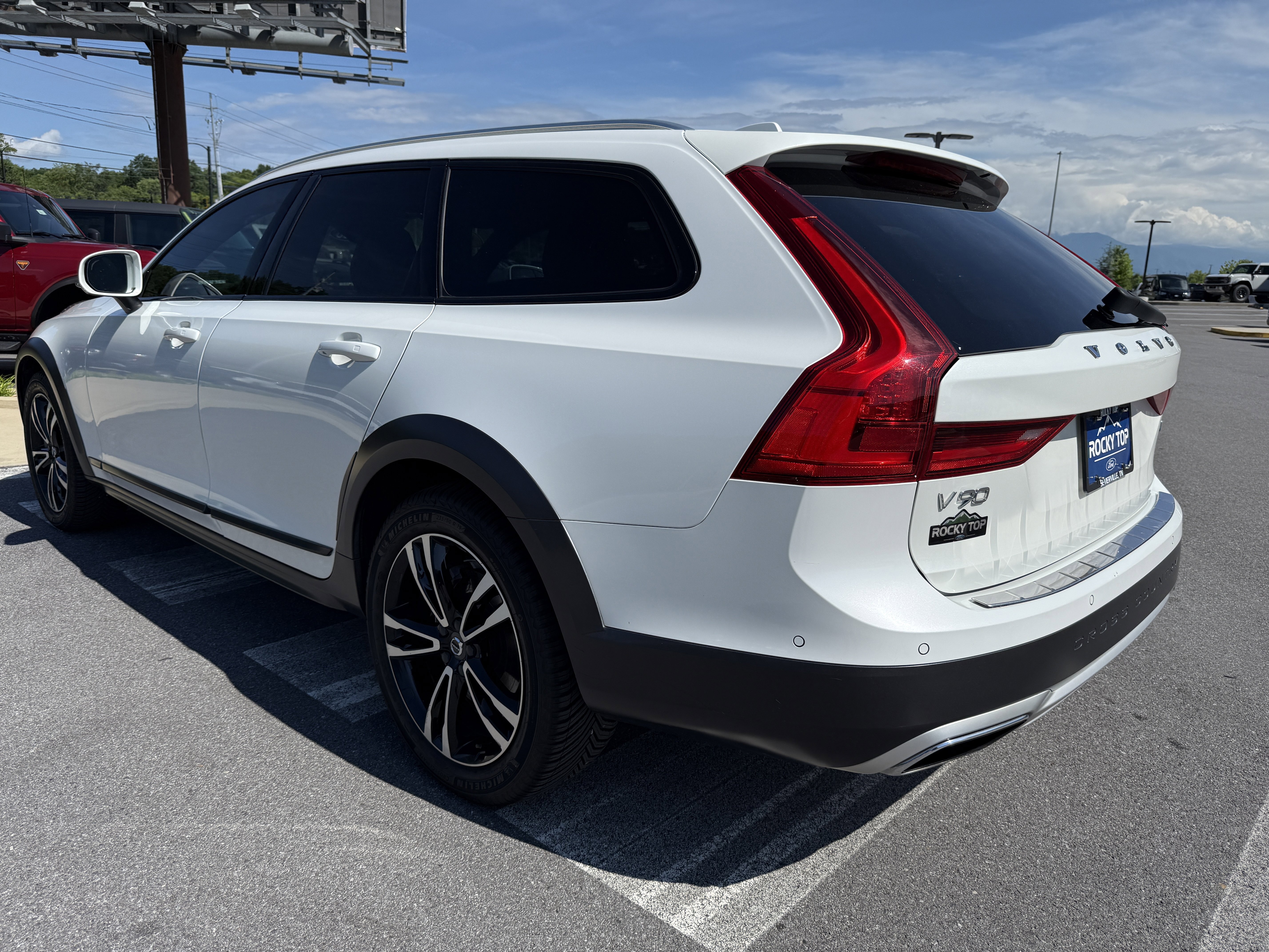 Used 2018 Volvo V90 T5 Cross Country w/ Convenience Package AWD/4WD image 7