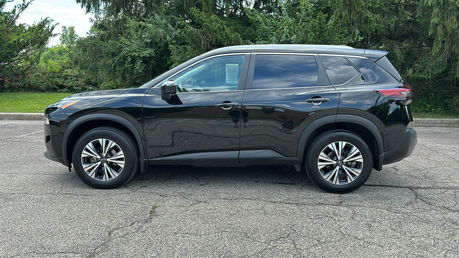 Certified 2023 Nissan Rogue SV w/ SV Premium B Package AWD/4WD image 27