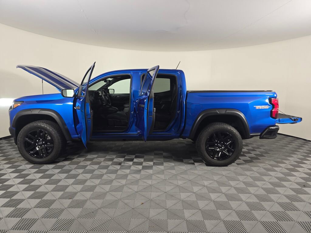 Used 2023 Chevrolet Colorado Trail Boss image 18