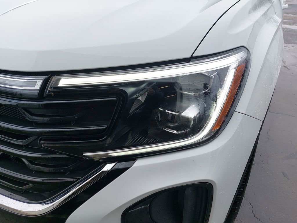 Used 2025 Volkswagen Atlas Cross Sport SE image 27