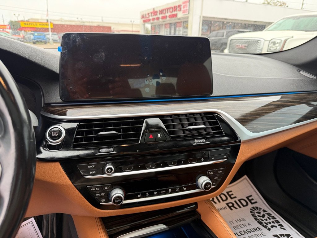 Used 2022 BMW 530e w/ Premium Package image 23