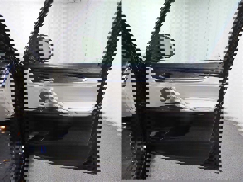 Used 2017 BMW X5 xDrive50i AWD/4WD image 27