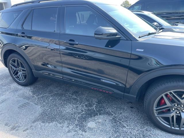 Used 2025 Ford Explorer ST-Line w/ Premium Package RWD image 2