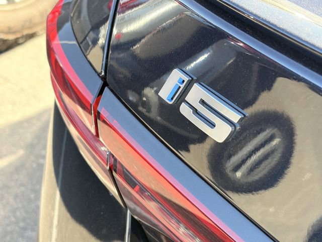 Used 2025 BMW i5 eDrive40i w/ M Sport Package RWD image 8