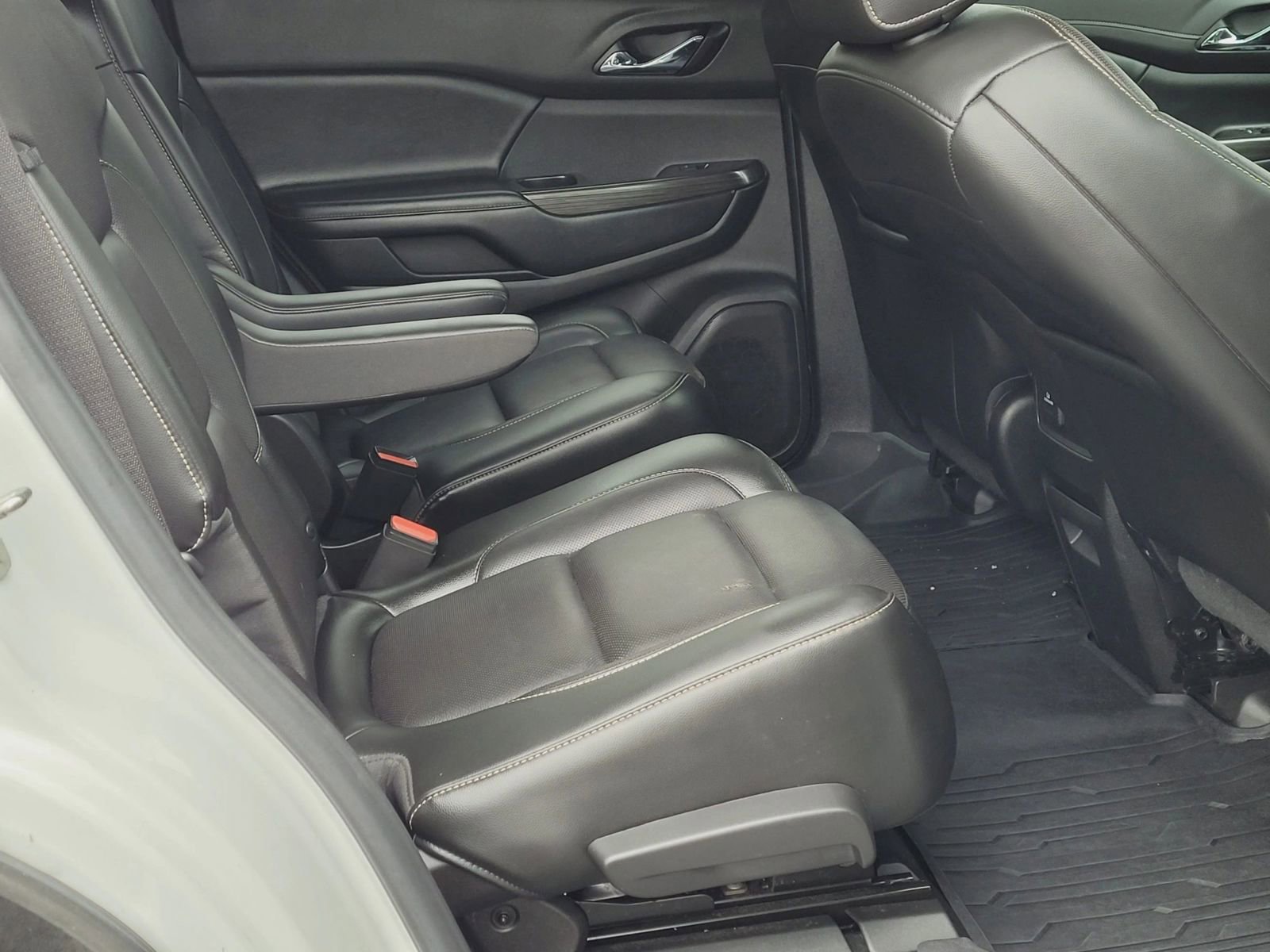 Used 2019 GMC Acadia SLT w/ LPO, Floor Liner Package image 16