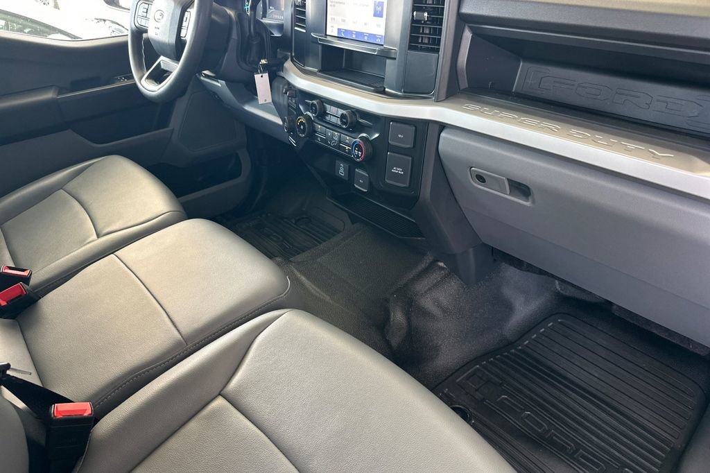 Used 2025 Ford F250 XL w/ XL Chrome Package image 15